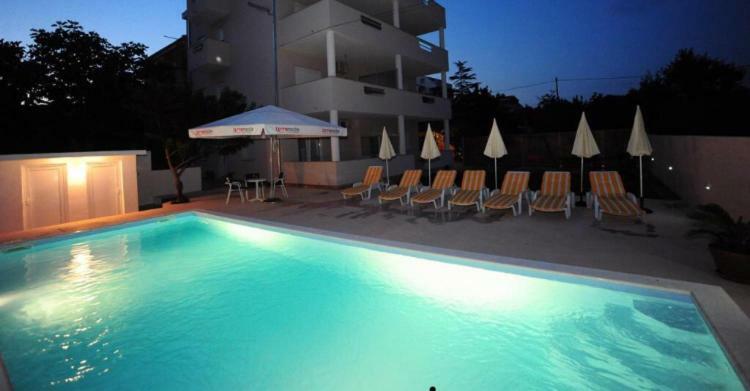 Apartman Lovre *